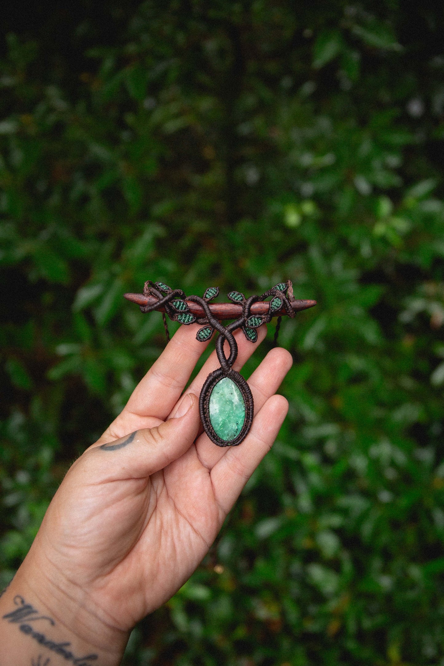 Chrysoprase leaf and vine adornment