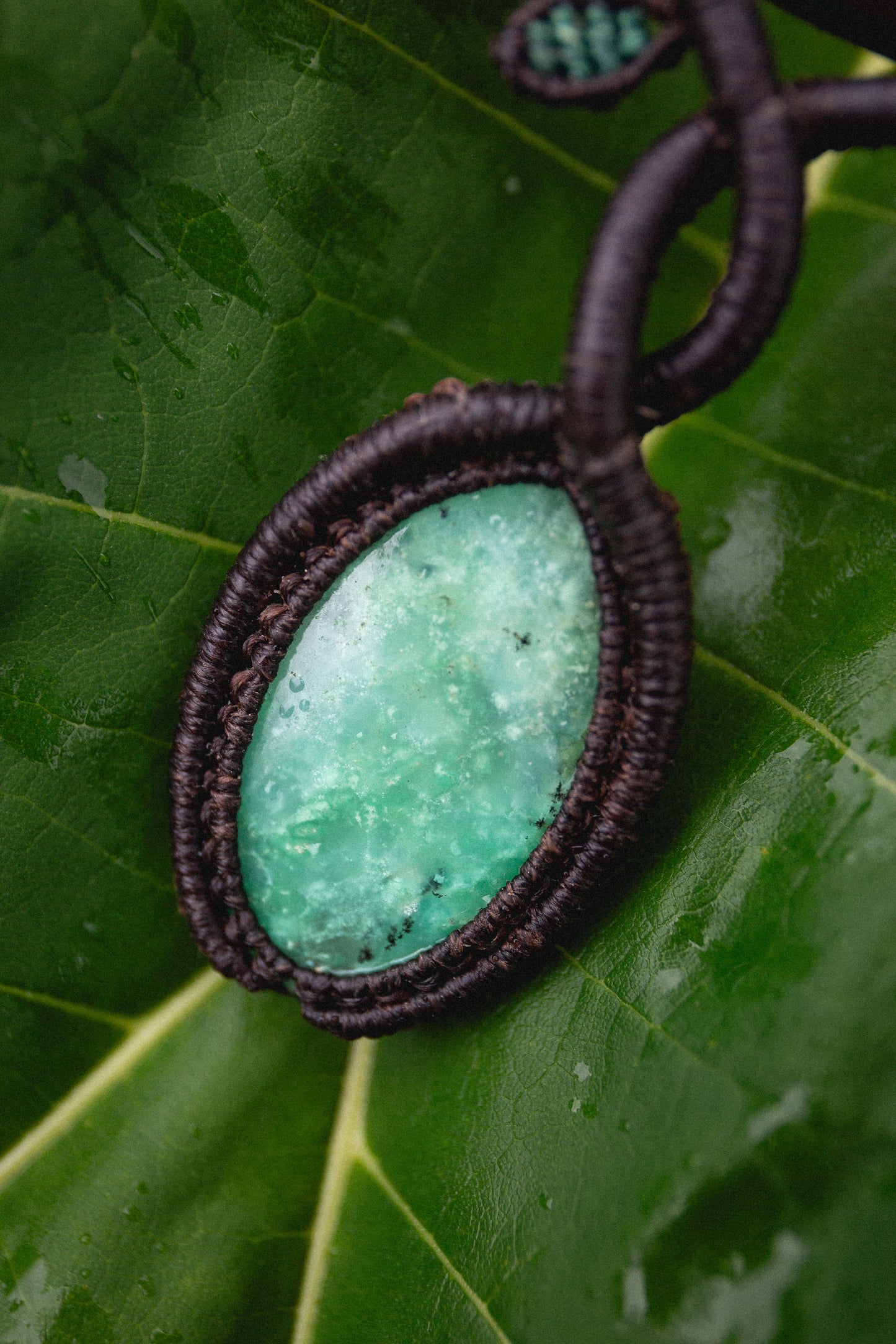 Chrysoprase leaf and vine adornment