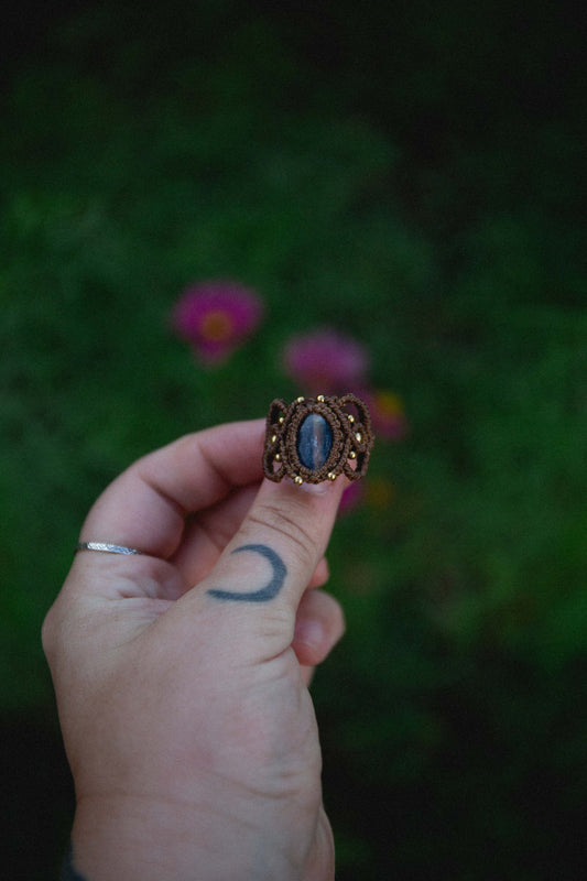 Blue kyanite macrame ring