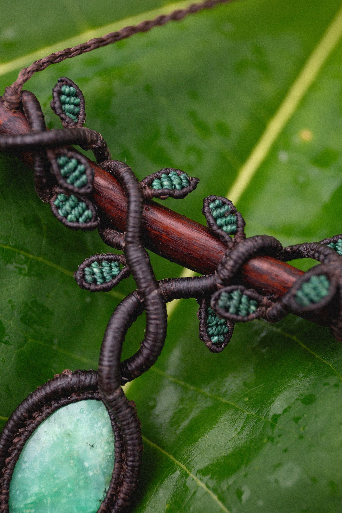 Chrysoprase leaf and vine adornment