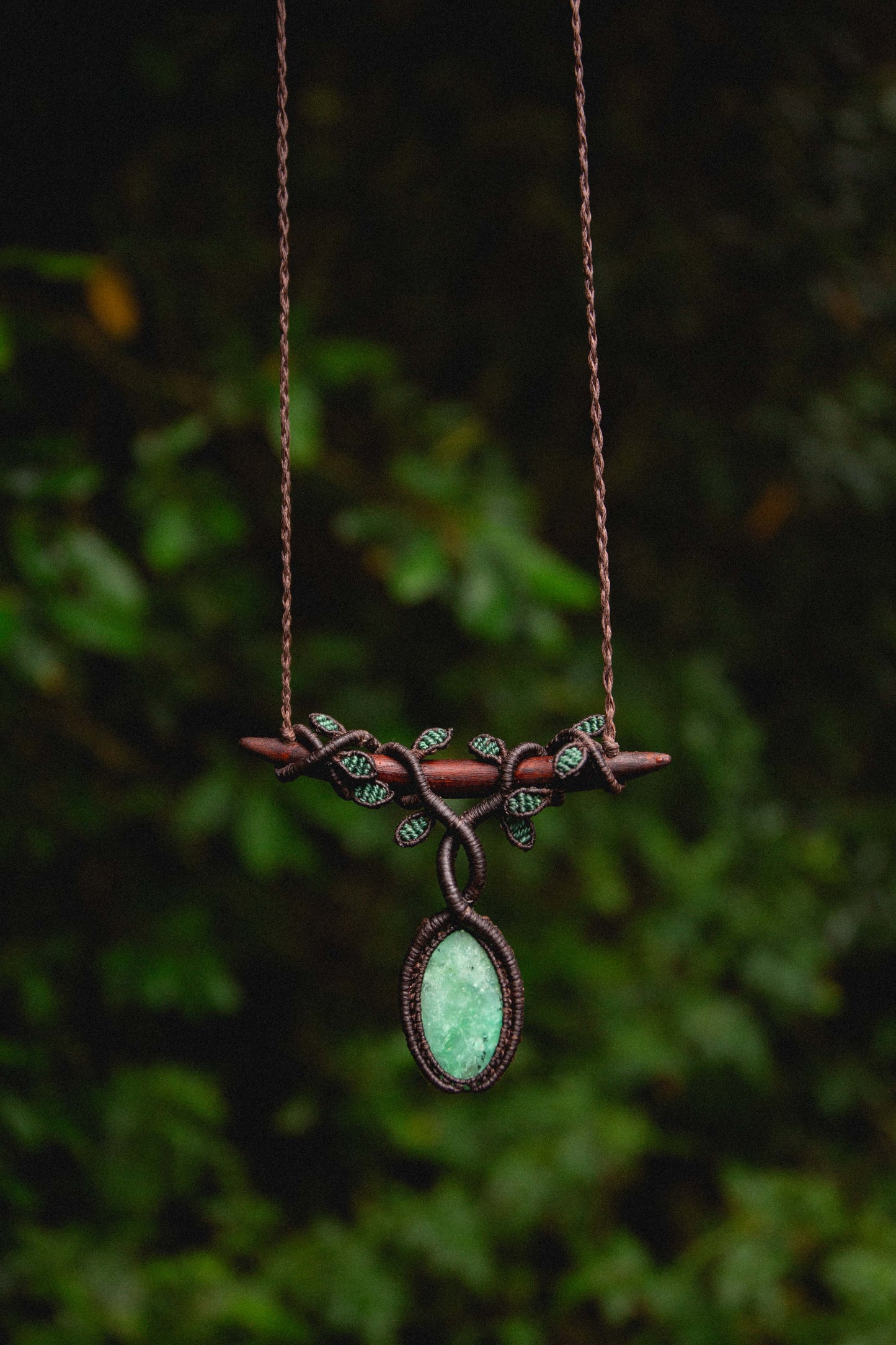 Chrysoprase leaf and vine adornment